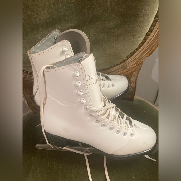 Ice skates - Picture 2 of 5